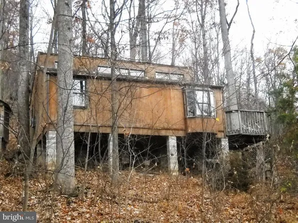 2245 Red Bird Dr, Stanardsville, VA 22973