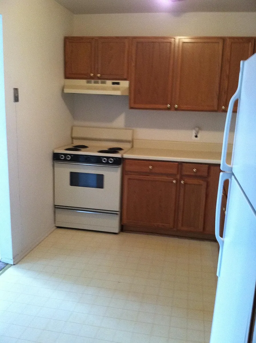 Building Photo - 24925 Jefferson Ave #7