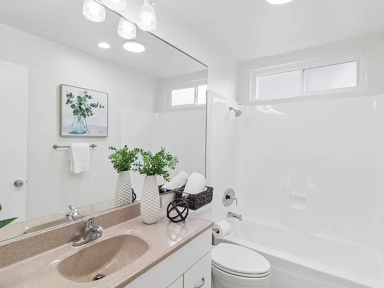 1209 Hueneme St #9 — Photo 16