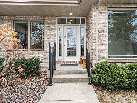 3rd image of 9621 Shadow Wood Dr
