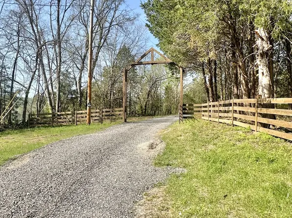 2485 Hickman Rd, Hickman, TN 38567