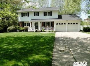 27 Frazer Dr, Greenlawn, NY 11740