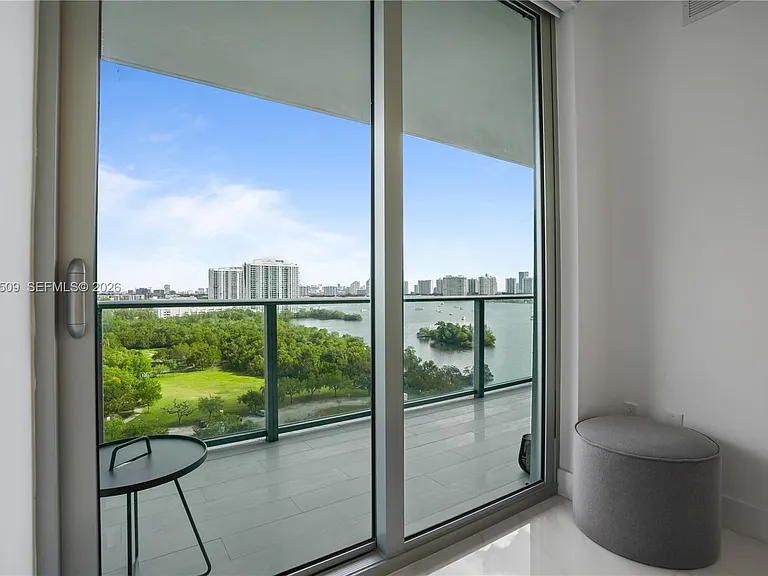 16385 NE Biscayne Blvd #1402 — Photo 25