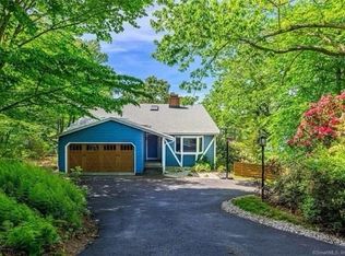 26 Tanager Ln, Gales Ferry, CT 06335