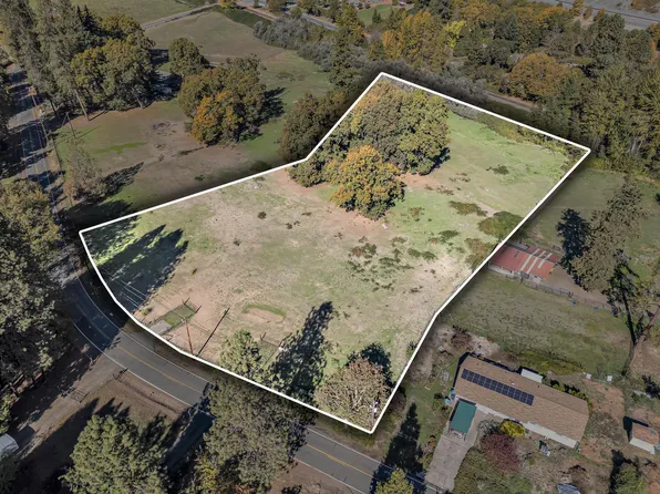 4490 Averill Dr, Grants Pass, OR 97526