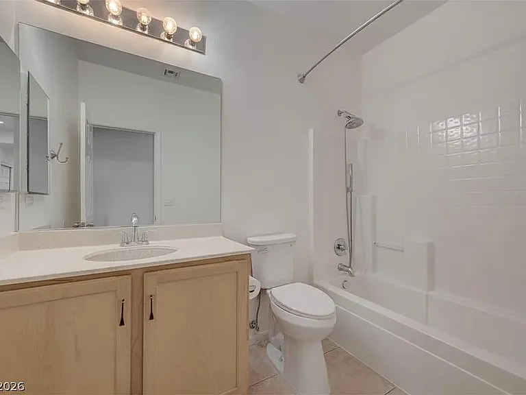 2444 Urrard St — Photo 12