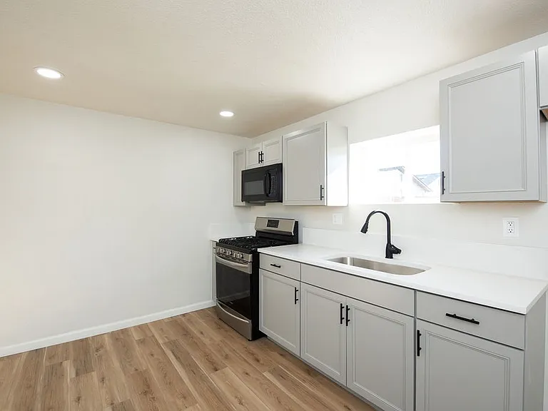 521 Imperial Ave #B — Photo 4