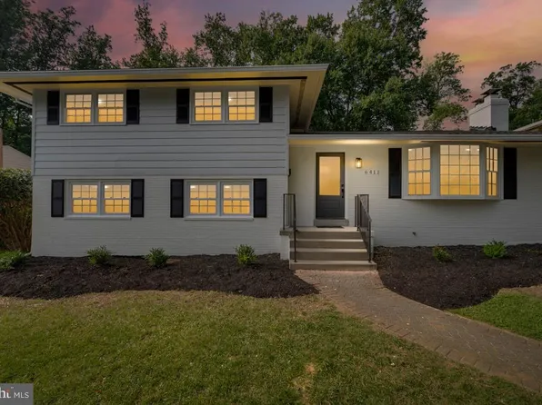 6411 Earlham Dr, Bethesda, MD 20817