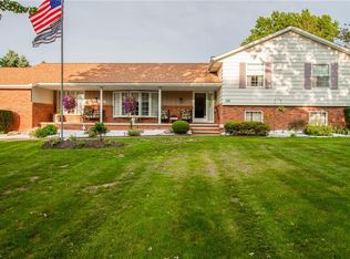 105 Orchard Hill Dr, Amherst, OH 44001