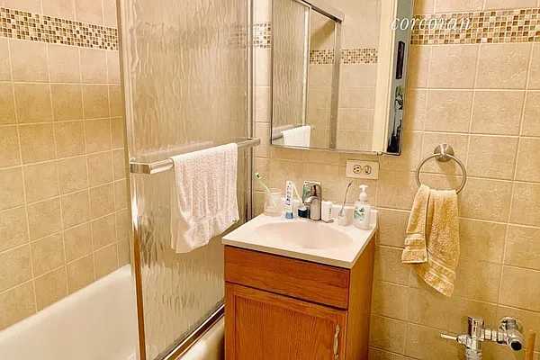 Rented by SDE Realty Corp | media 4