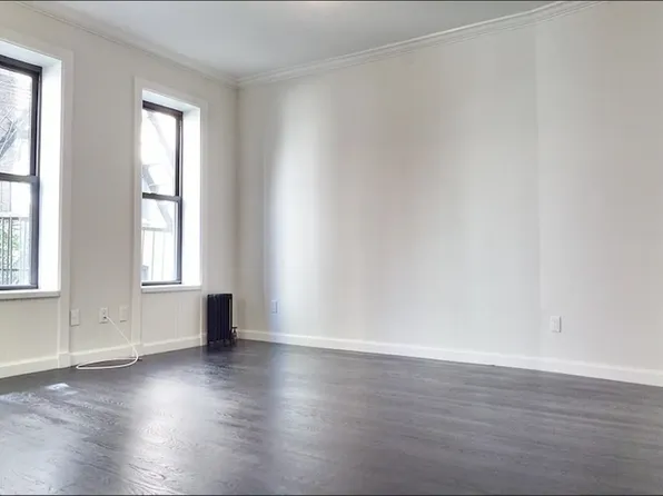 65 Bank Street image 1 of 8