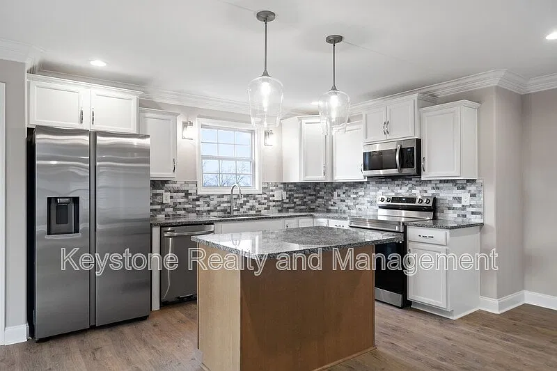 3 bed, 2.5 bath, 2035 sqft, $1,995 — Photo 4