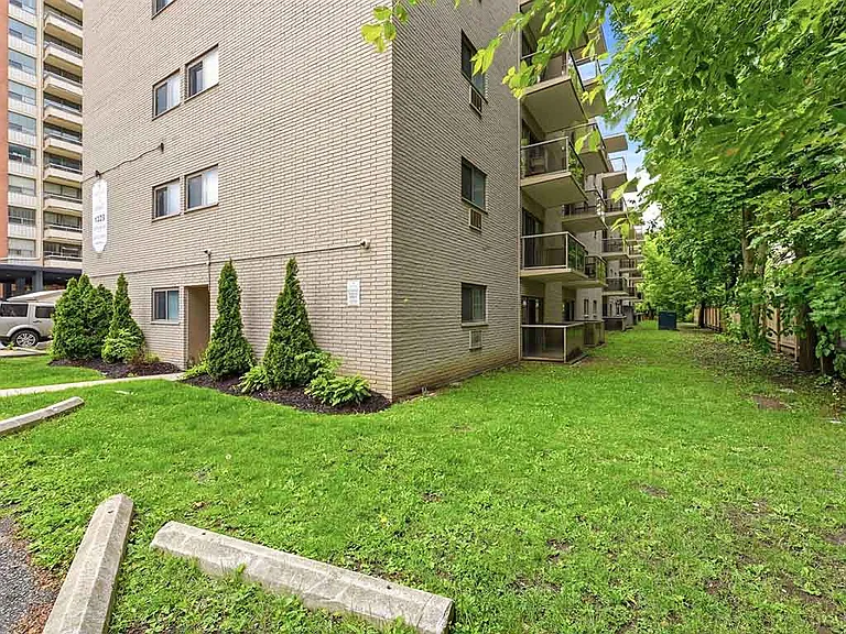 1223 Richmond St — Photo 27