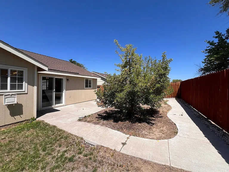 2628 Elizabeth Pkwy — Photo 35
