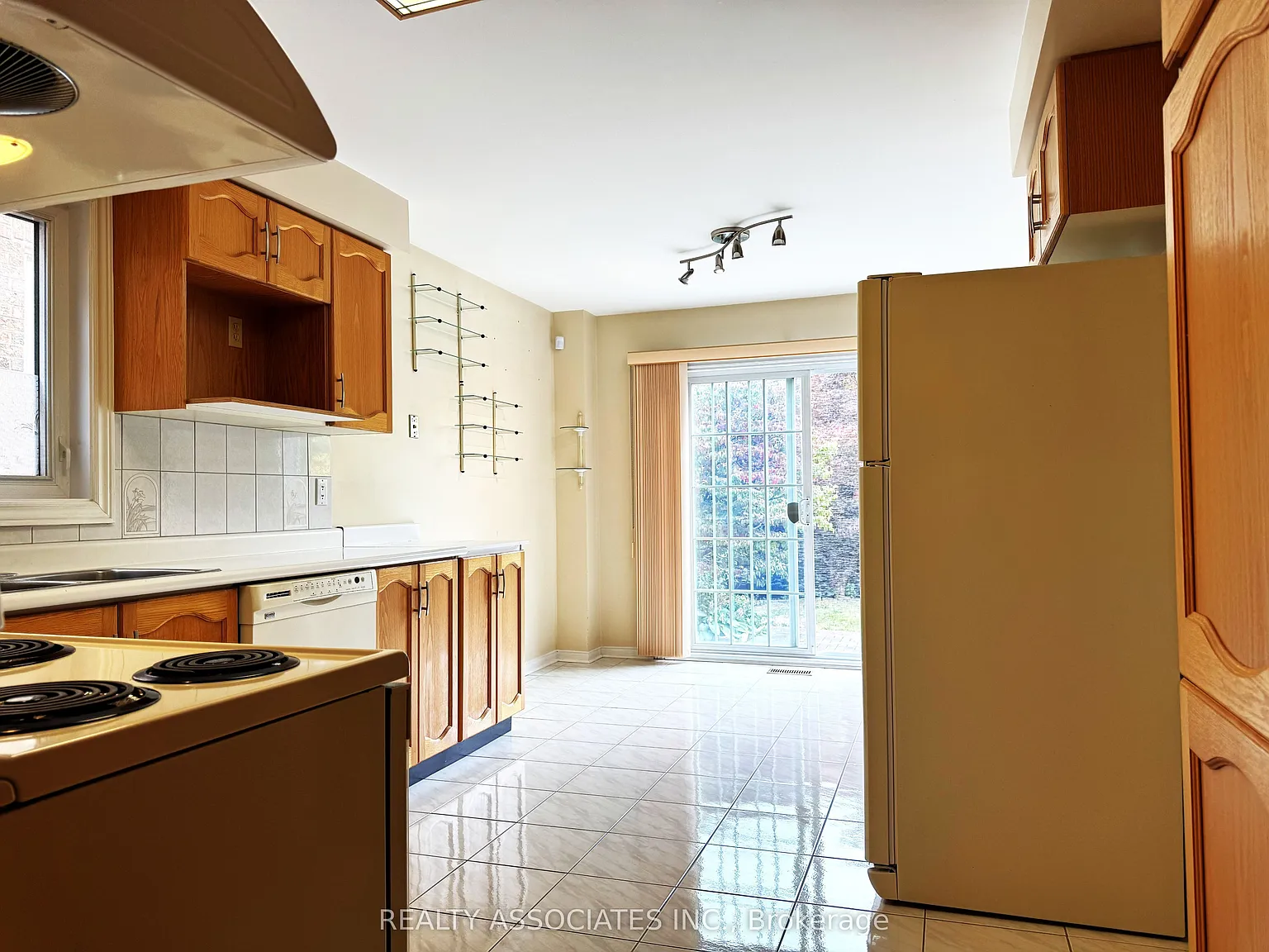 4 bed, $3,800 — Photo 4
