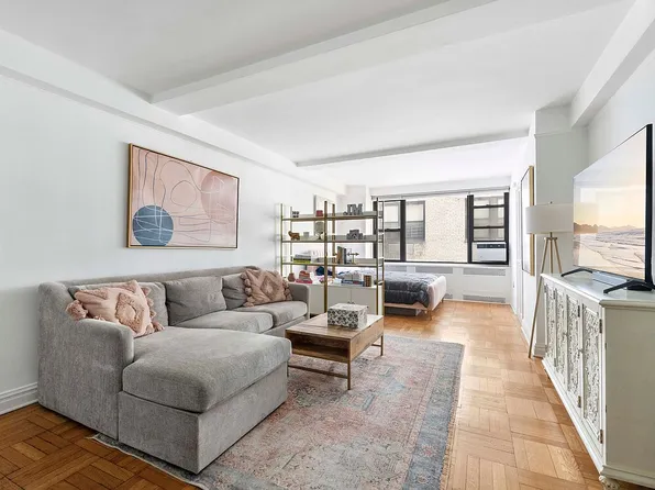 235 E 73rd St APT 3G, New York, NY 10021