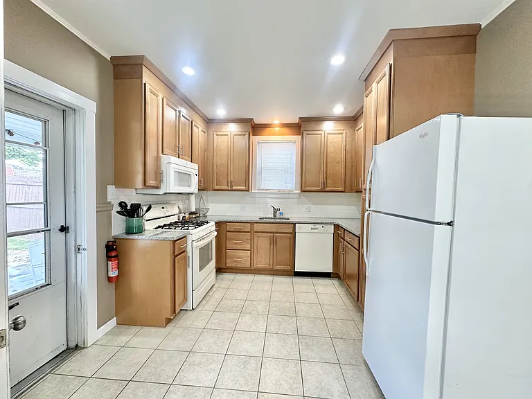 972 Cherry St — Photo 6