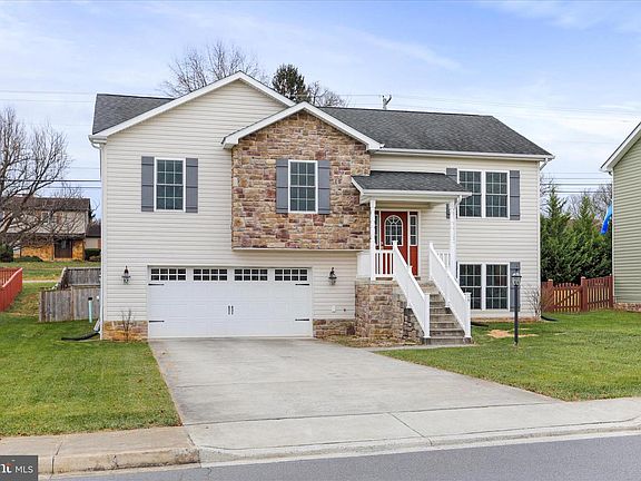 2nd image of 19 Pochards Ct