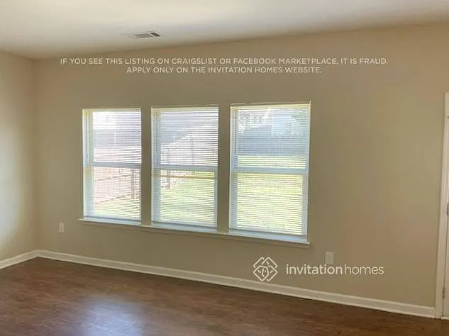 490 Forrest Hills Dr — Photo 2