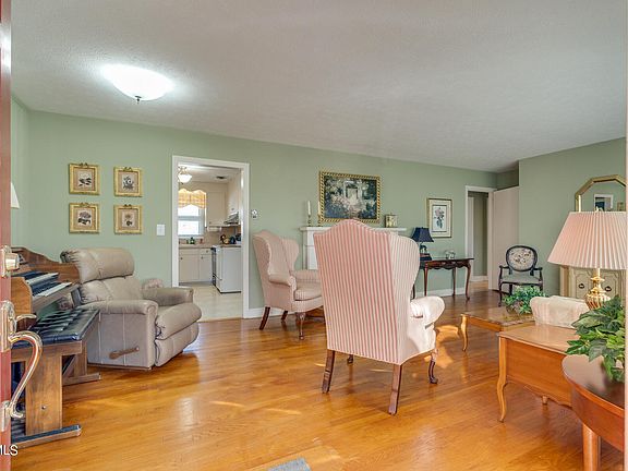 5th image of 2116 Green Ln