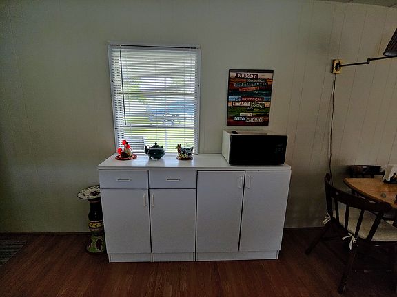 3rd image of 30 Poinsettia Dr