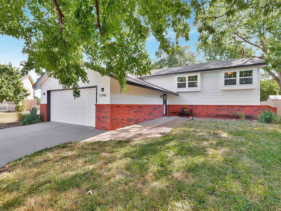 1st image of 11940 W Rolling Hills Ct