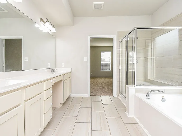 4442 Buentello Dr — Photo 42