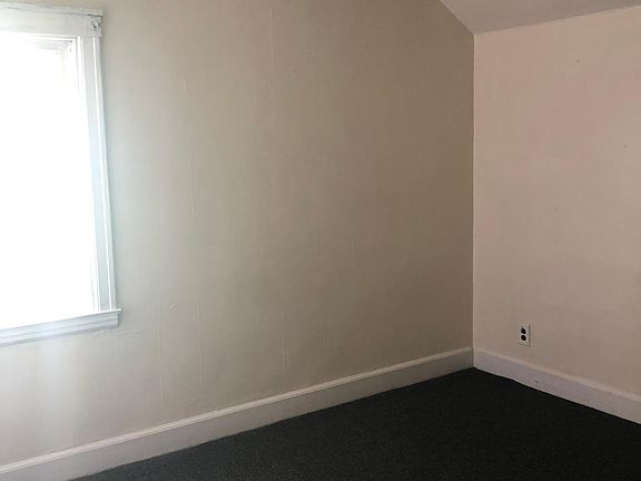 2nd image of 546 Hewitt Ave Floor 2