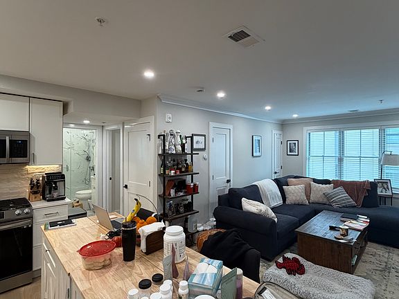 3rd image of 9 Everett St #8