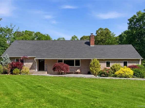 431 Woodbury Road, Cold Spring Harbor, NY 11724