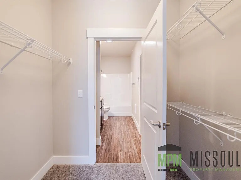 England Blvd. Apartments — Photo 8