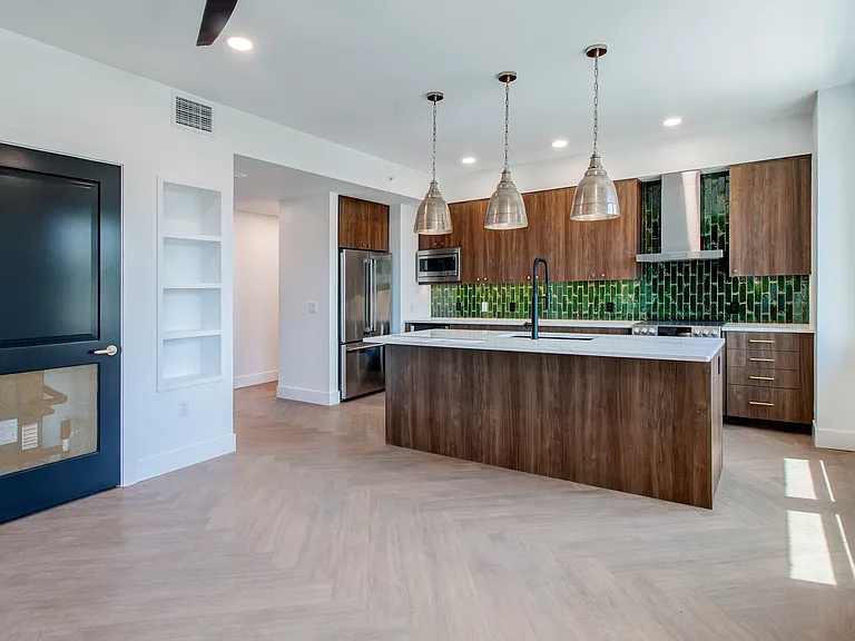 410 W University Ave #302 — Photo 21