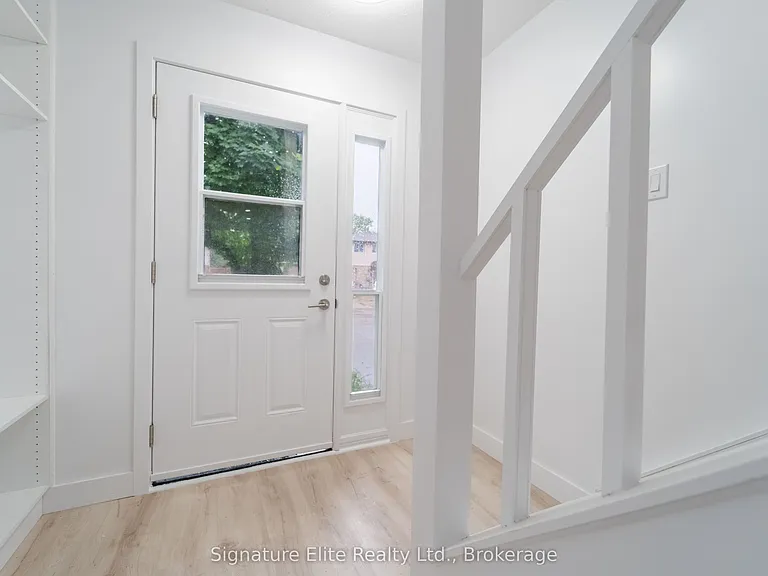 1118 Aire Pl — Photo 3