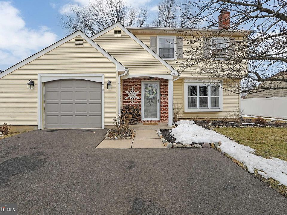 1st image of 612 S Queen Anne Dr