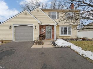 612 S Queen Anne Dr, Fairless Hills, PA 19030