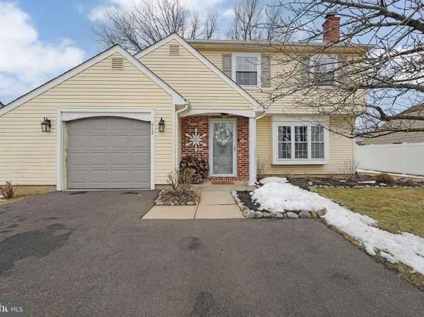 612 S Queen Anne Dr, Fairless Hills, PA 19030