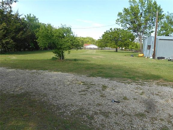 5th image of 400 Waller Dr
