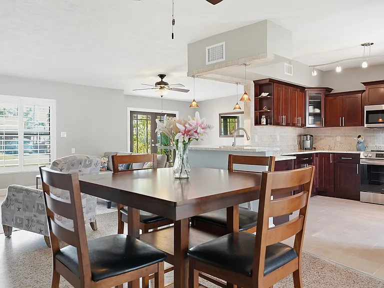 Wrap around high counter with bar stools with open kitchen, living area and dining table. Great for entertaining.