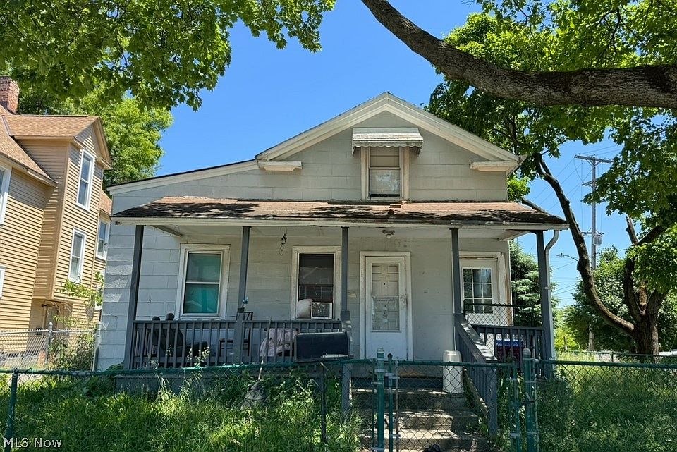 1st image of 3881 W 31st St