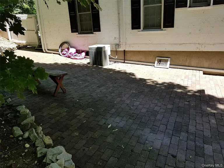 415 Myrtle Ave — Photo 11