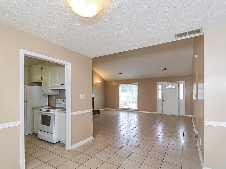 3935 Willowmeade Dr — Photo 4