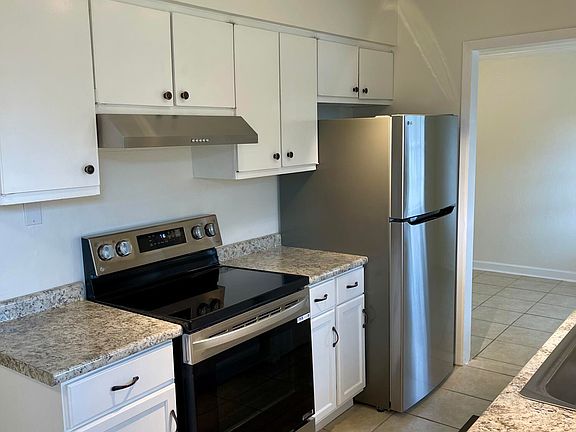 5th image of 1004 Alverado Dr