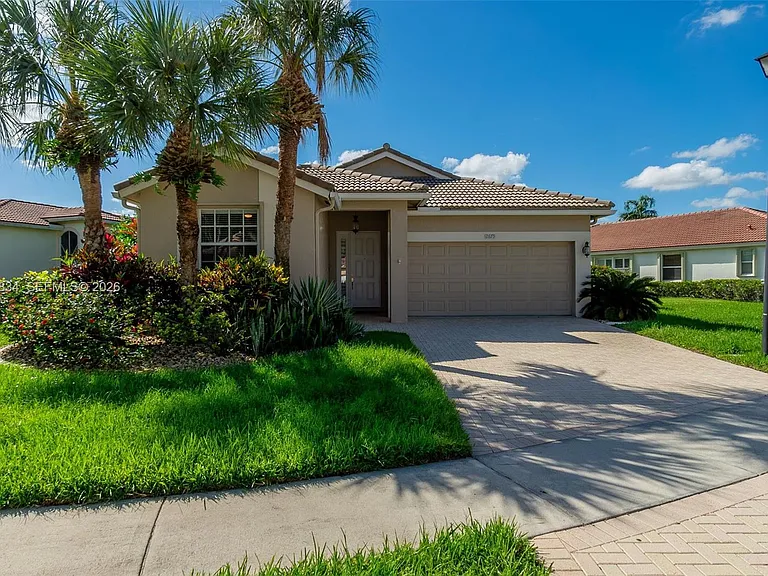 2675 Clipper Cir — Photo 1