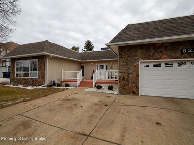 822 Senior Ave, Dickinson, ND, 58601