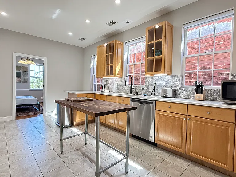 1118 F St NE #3 — Photo 12