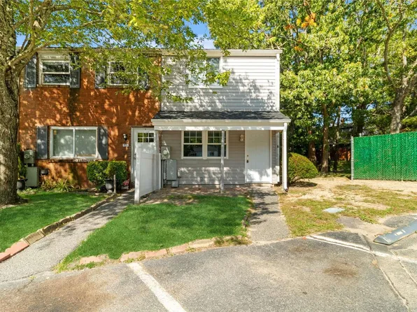 236 Hill Rise #236, Calverton, NY 11933