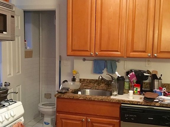 3rd image of 14 Bedford St APT 16