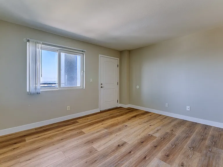 Bayview Tower Condominiums — Photo 28