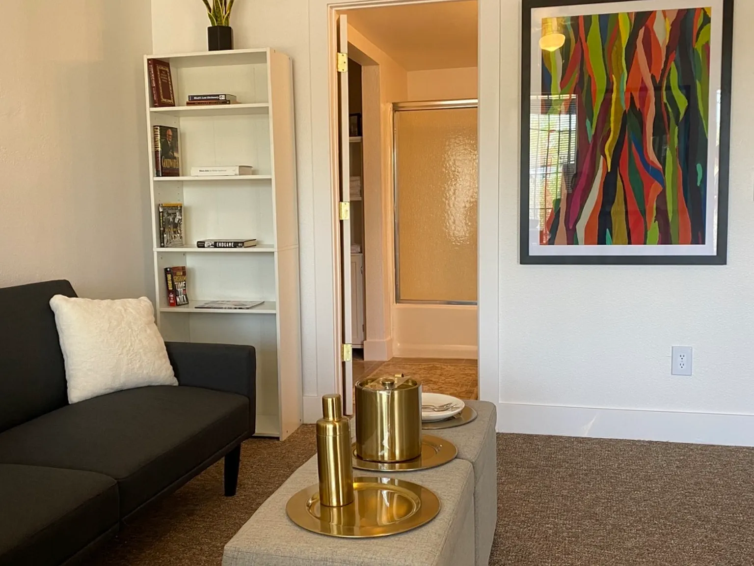 Sunstone Apartments — Photo 2