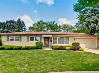 608 S Carol Ln, Mount Prospect, IL 60056